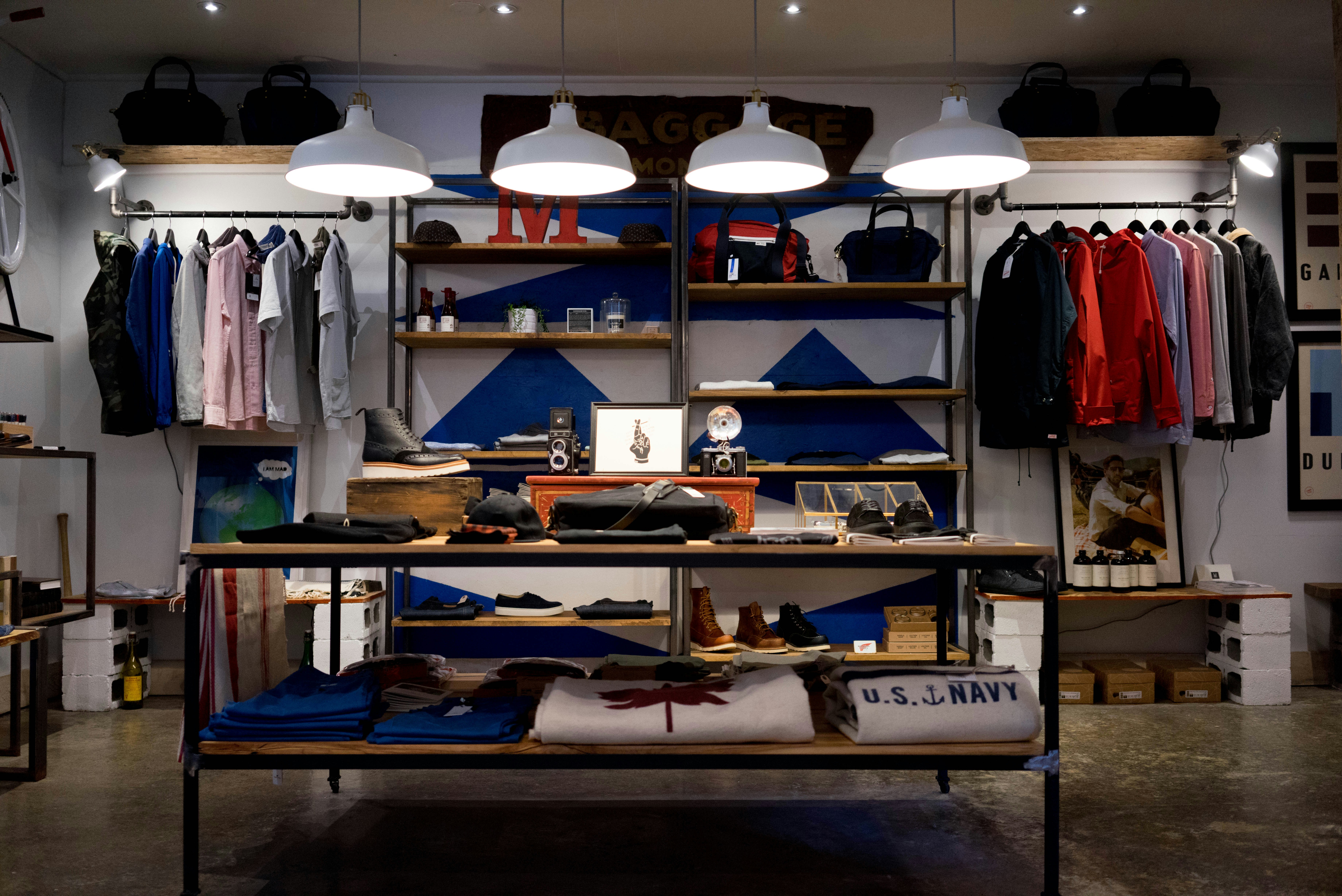 interior de la tienda de ropa